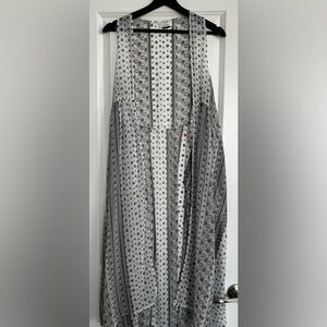 David and Young Monochrome Floral Kimono